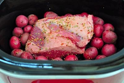 Layer 1: Corned beef surrounded by potatoes