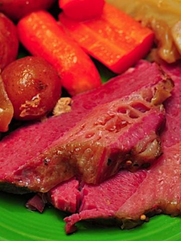 Slow Cooker Corned Beef and Cabbage