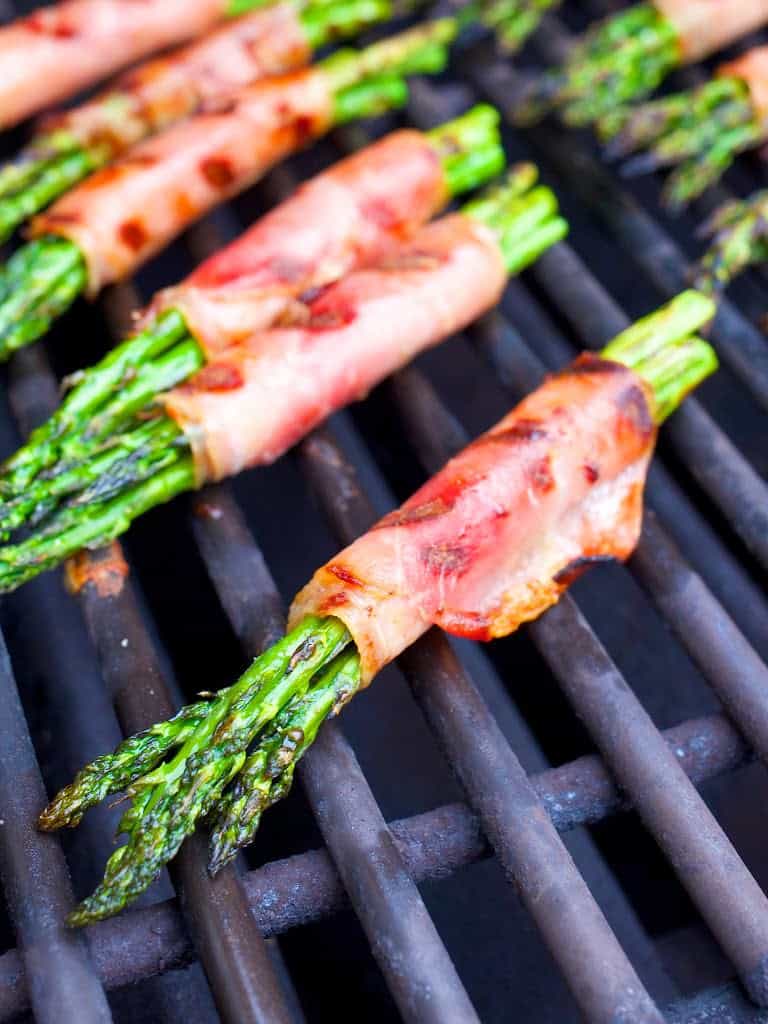 Grilled Asparagus and Prosciutto Wraps | DadCooksDinner.com