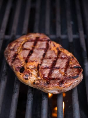 Sous Vide Grilled Ribeye-1030437