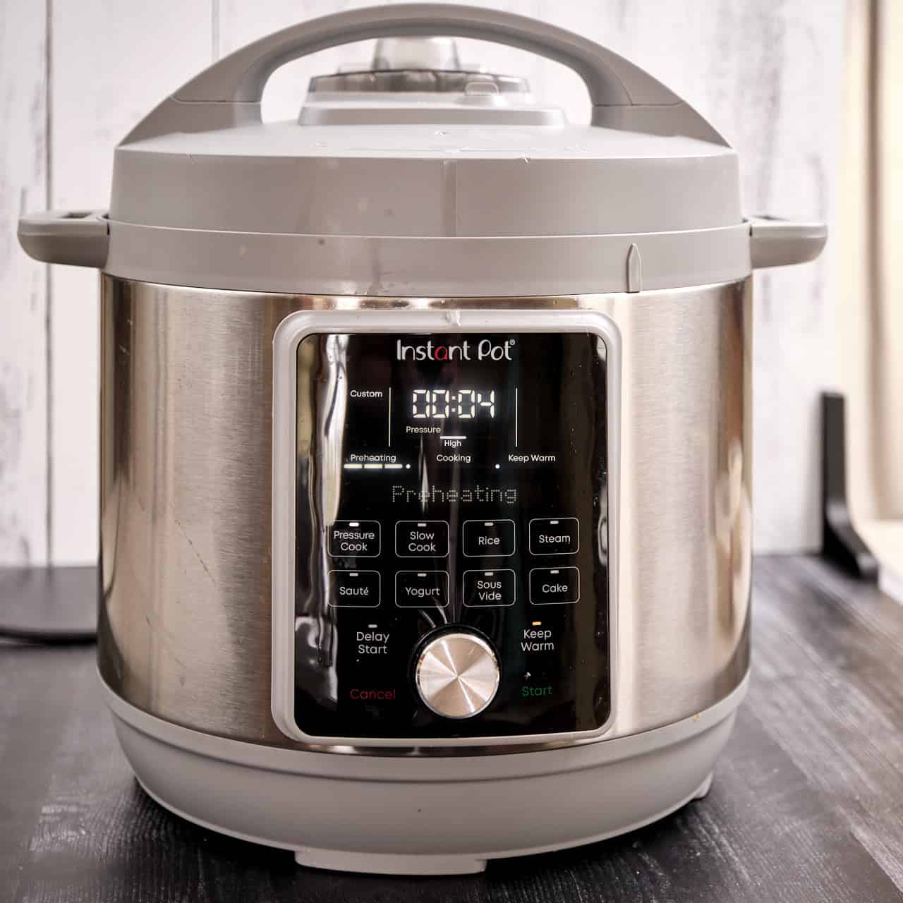 Instant Pot set to pressure cook for 4 minutes