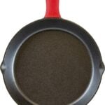 Lodge 12-inch cast iron skillet with silicone hot handle holder