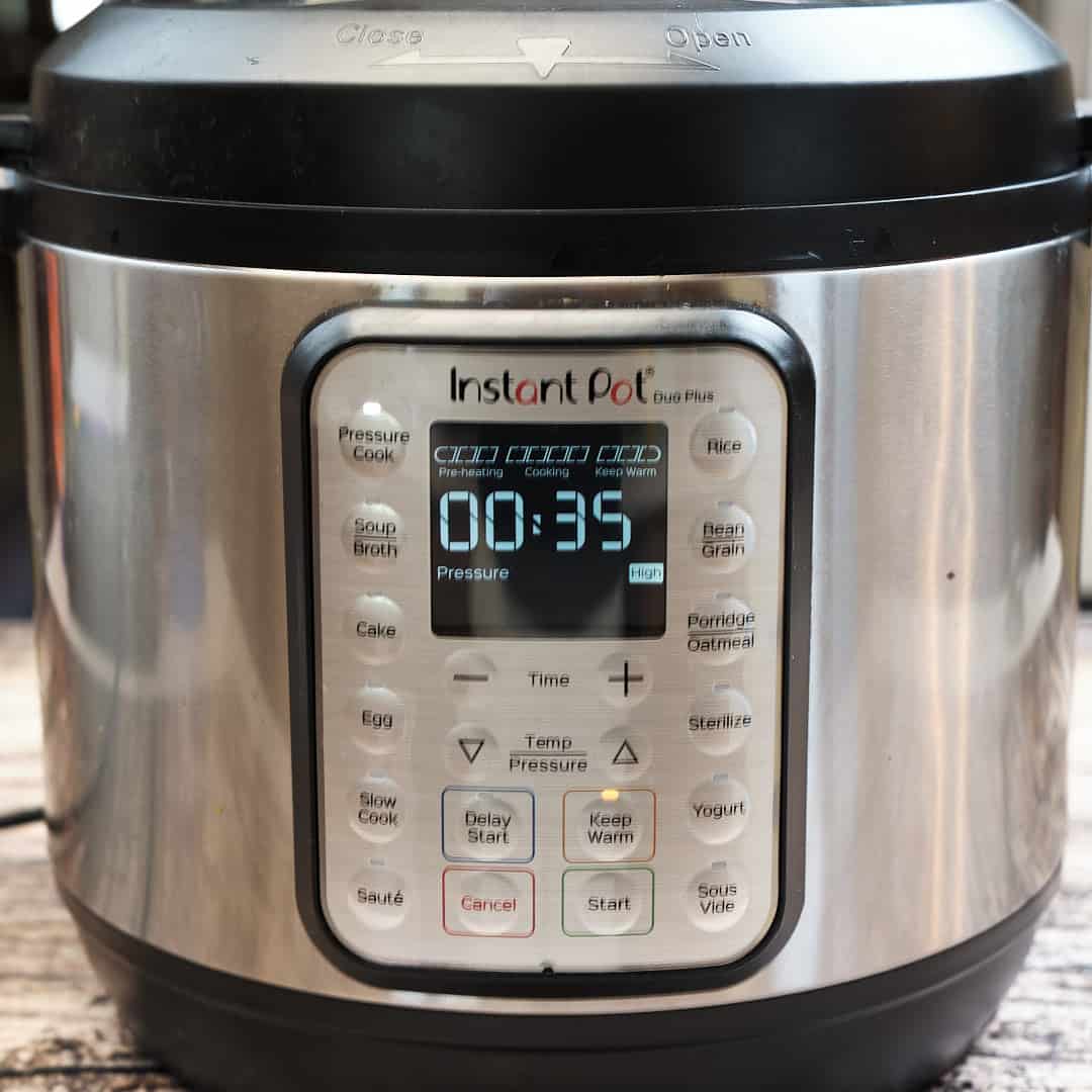Instant Pot set to pressure cook for 35 minutes at high pressure