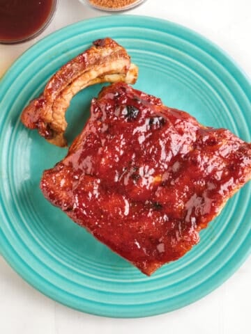 A plate of Instant Pot Apple Ribs