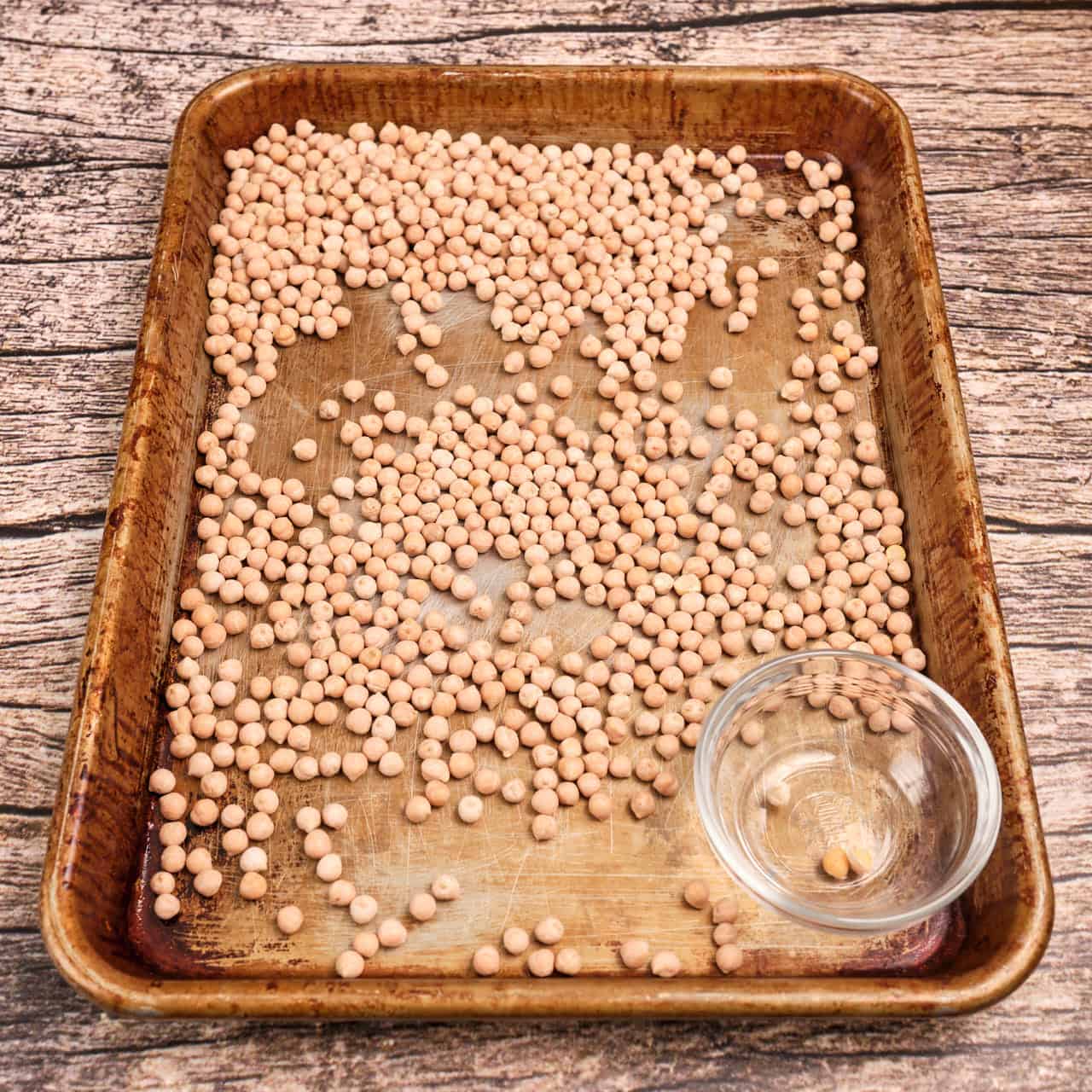 Sorting small chickpeas