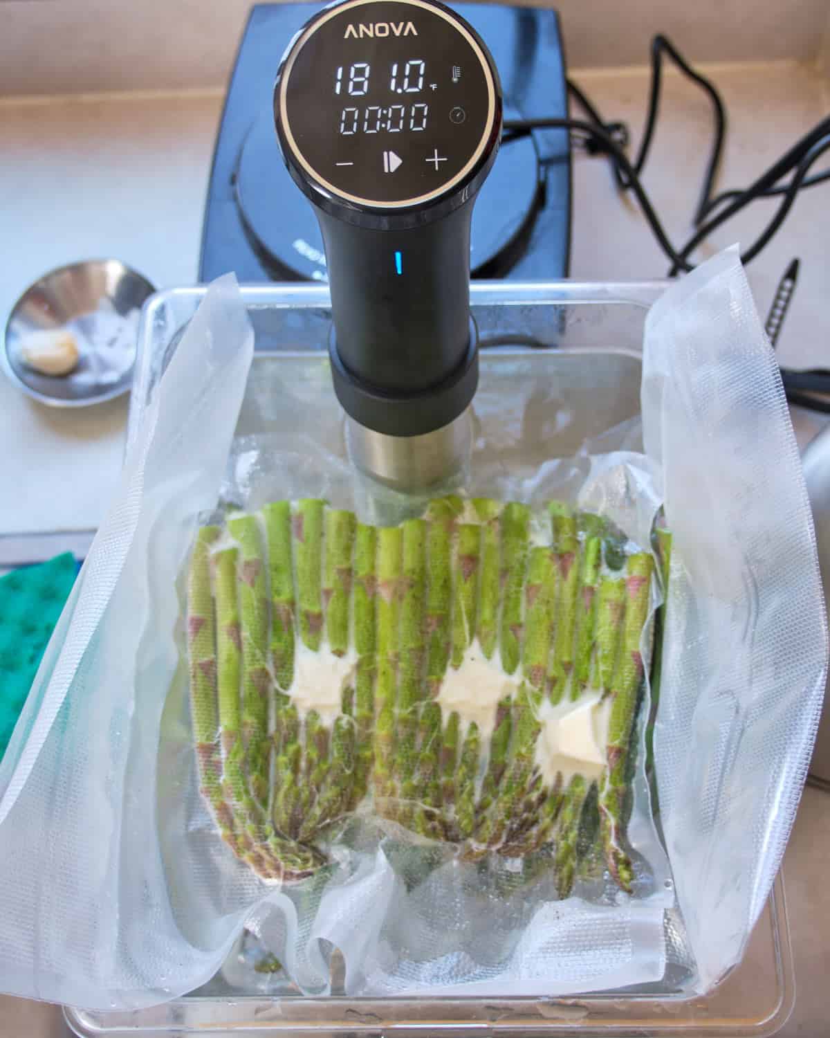 Asparagus cooking sous vide