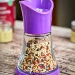 Grinder jar with a versatile seasoning blend