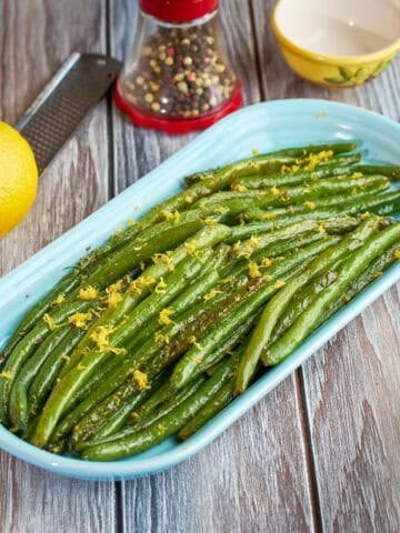 A plate of sautéed green beans