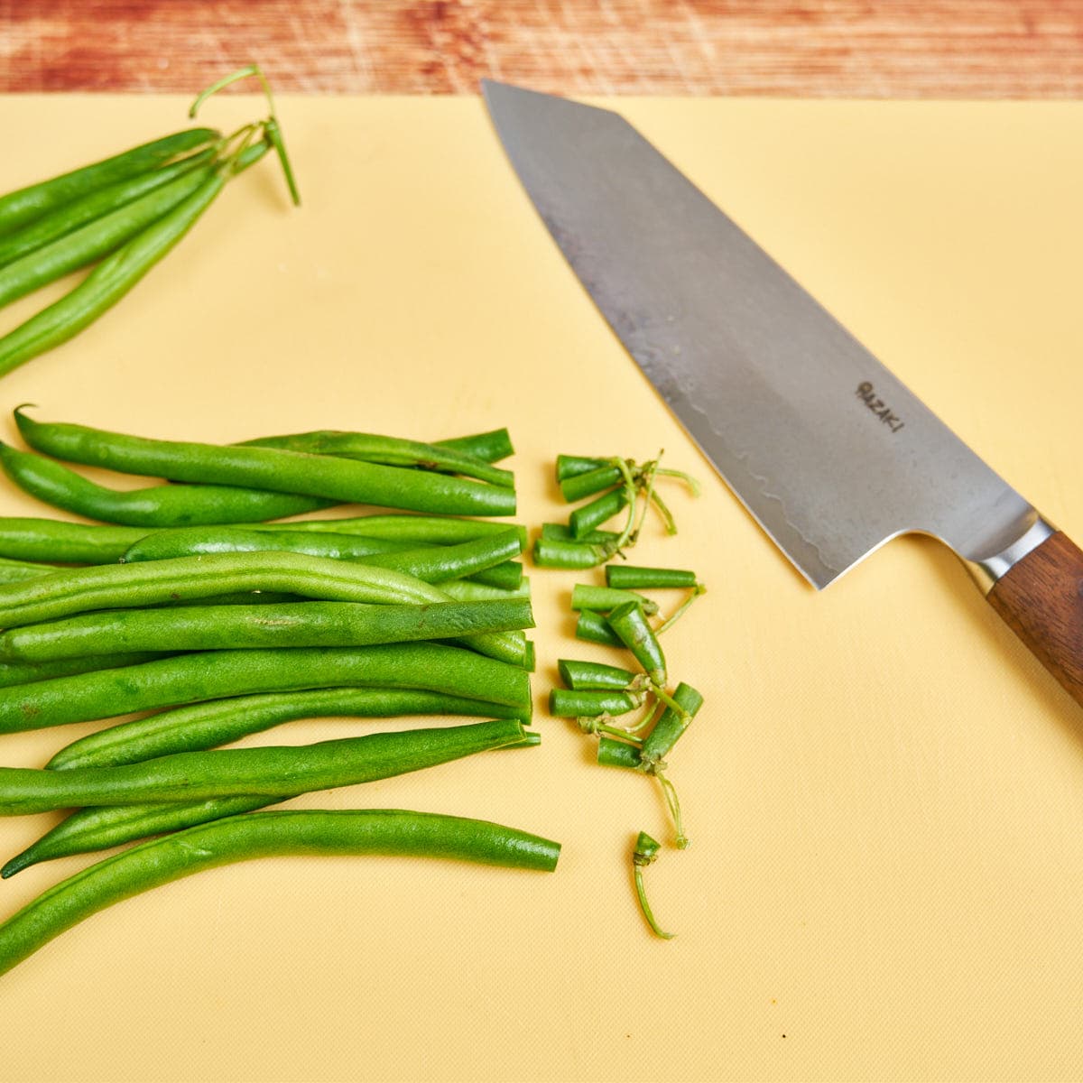 Trimming the end of green beans