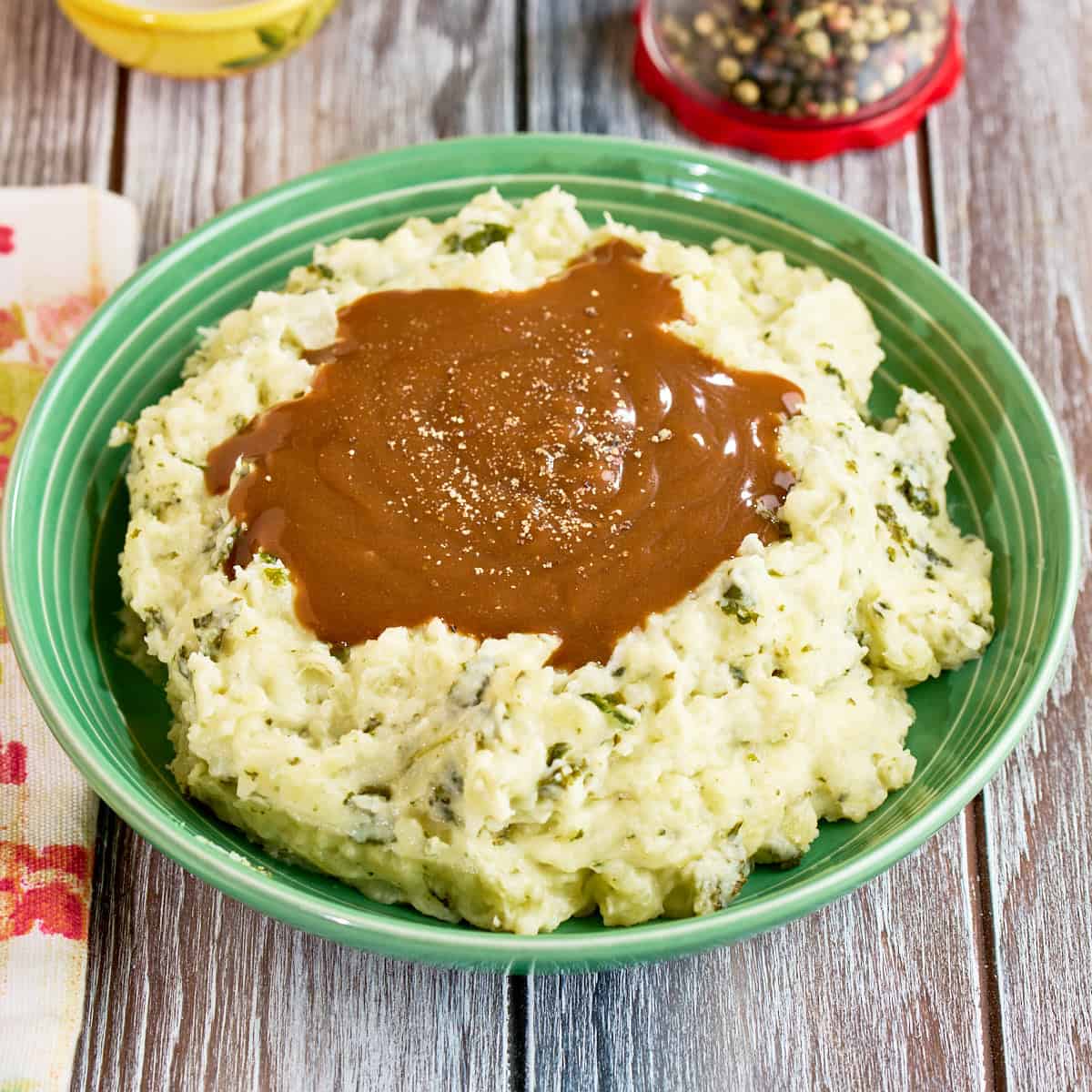 A bowl of Instant Pot Stamppot