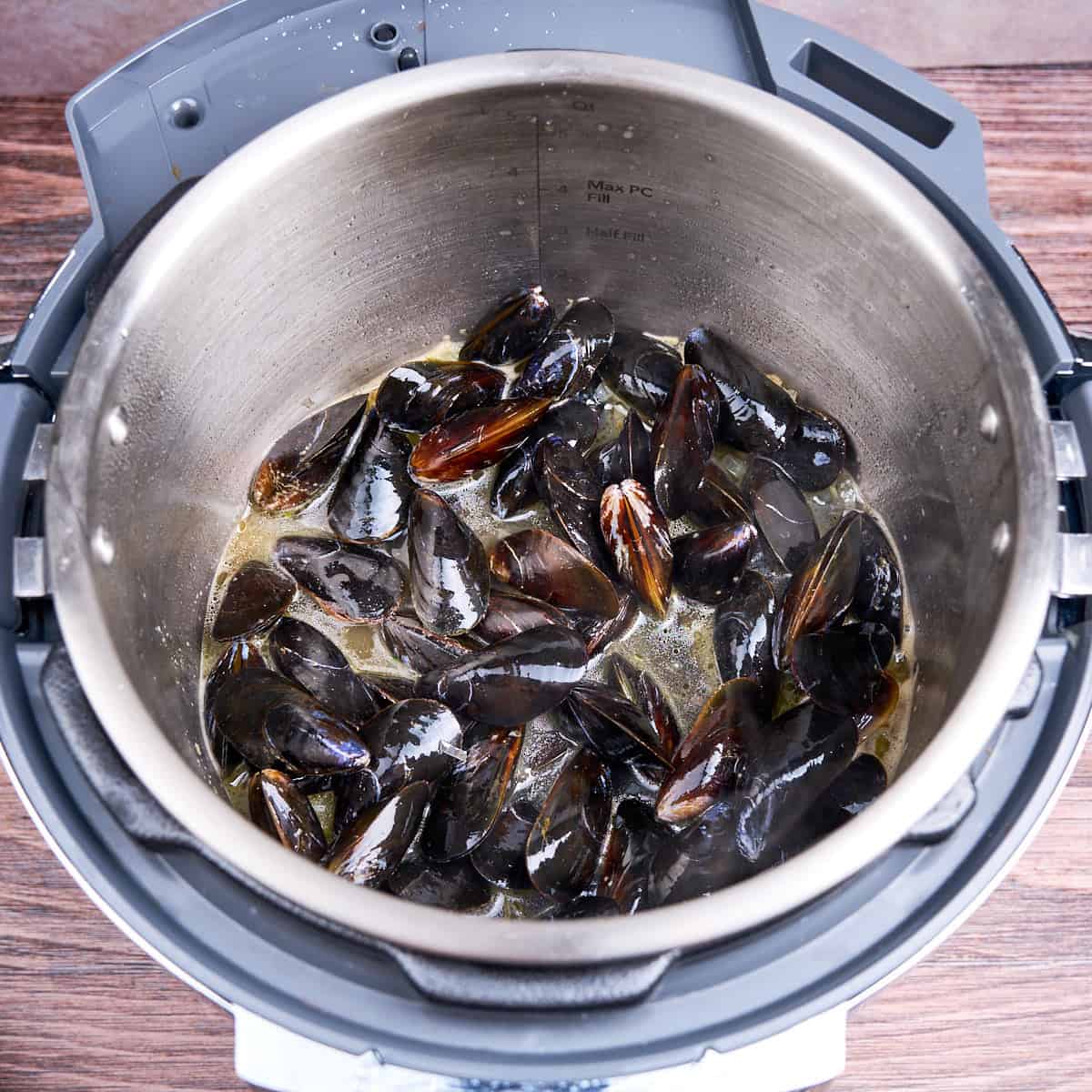 Mussels and beer added to an Instant Pot